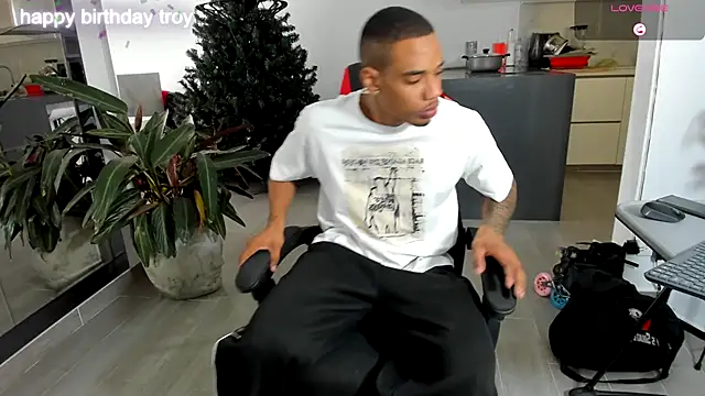 TROYWESLY- online show from 12-18-25, 05:50