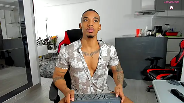 Snapshot of TROYWESLY- chatting on 10-19-25, 02:20 TROYWESLY- online show from 10-19-25, 02:20
