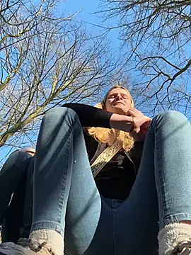 Snapshot of emma_neko chatting on 03-18-25, 03:44 emma neko online show from 03-18-25, 03:44