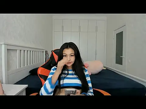 Missykitty01 online show from 10-07-25, 06:25