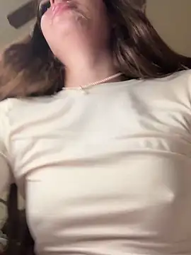 Snapshot of 18petitewhitegirl chatting on 12-20-24, 09:28 18petitewhitegirl online show from 12-20-24, 09:28