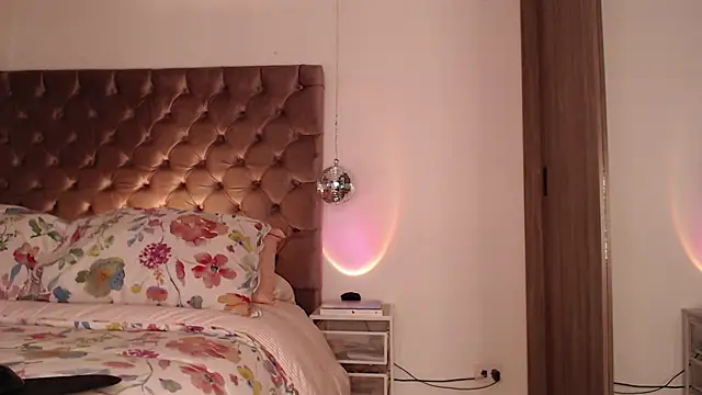 Roussmariehenao online show from 02-21-26, 02:57