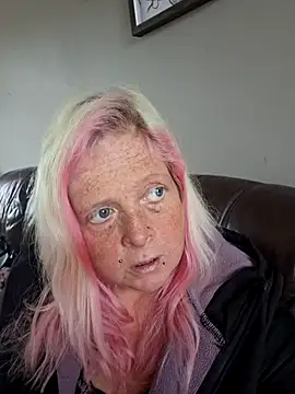 Snapshot of chubby_british_blonde_uk chatting on 02-17-26, 01:52 chubby british blonde uk online show from 02-17-26, 01:52