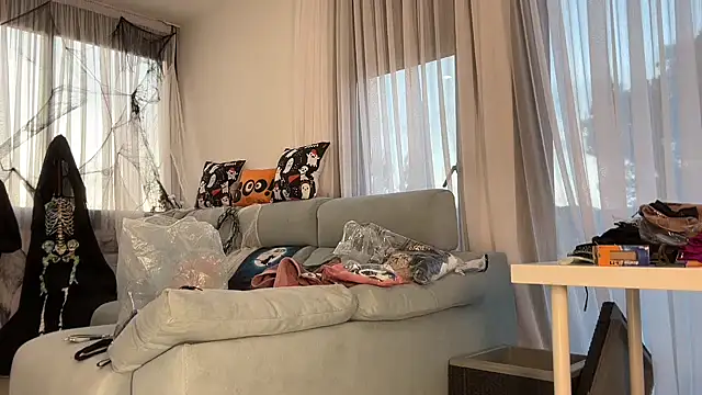 Snapshot of Mika_Miller chatting on 10-31-25, 04:36 Mika Miller online show from 10-31-25, 04:36