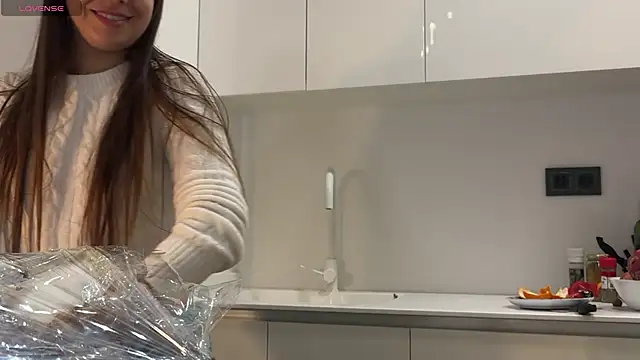 Snapshot of Mika_Miller chatting on 12-21-24, 03:47 Mika Miller online show from 12-21-24, 03:47