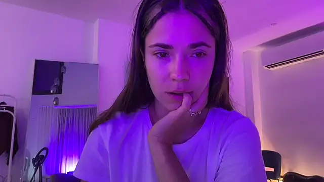 Snapshot of Mika_Miller chatting on 09-18-25, 05:43 Mika Miller online show from 09-18-25, 05:43