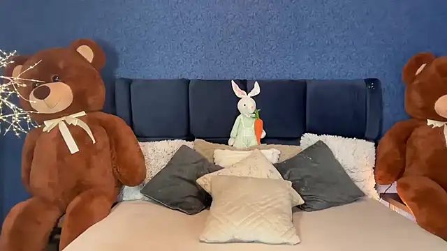 Mika Miller online show from 04-06-26, 11:06