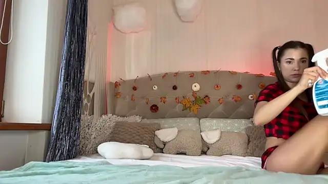 Snapshot of Mika_Miller chatting on 10-12-25, 01:45 Mika Miller online show from 10-12-25, 01:45