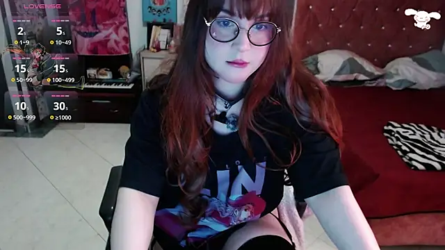 Snapshot of Avril2001 chatting on 02-05-26, 04:19 Avril2001 online show from 02-05-26, 04:19