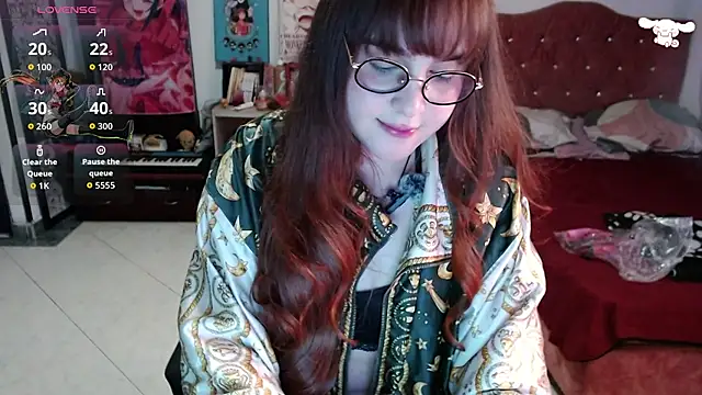 Snapshot of Avril2001 chatting on 02-08-26, 06:11 Avril2001 online show from 02-08-26, 06:11