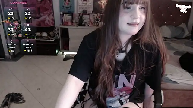 Snapshot of Avril2001 chatting on 06-22-26, 02:28 Avril2001 online show from 06-22-26, 02:28