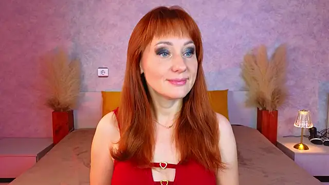 Snapshot of AlexaLenee chatting on 10-06-25, 05:30 AlexaLenee online show from 10-06-25, 05:30