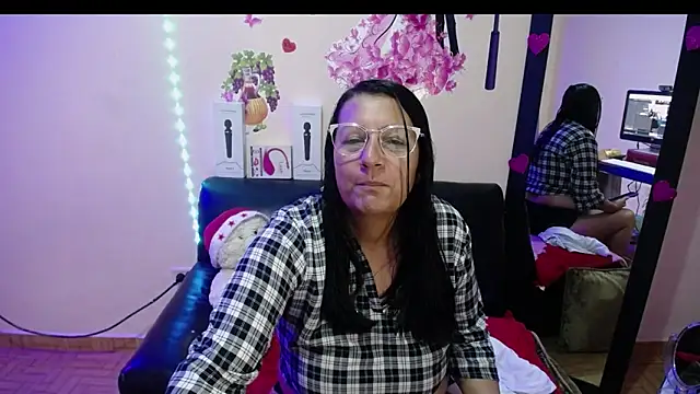 Victoria Red01 online show from 12-28-24, 12:56