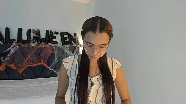 sara saenz99 online show from 10-21-25, 08:08