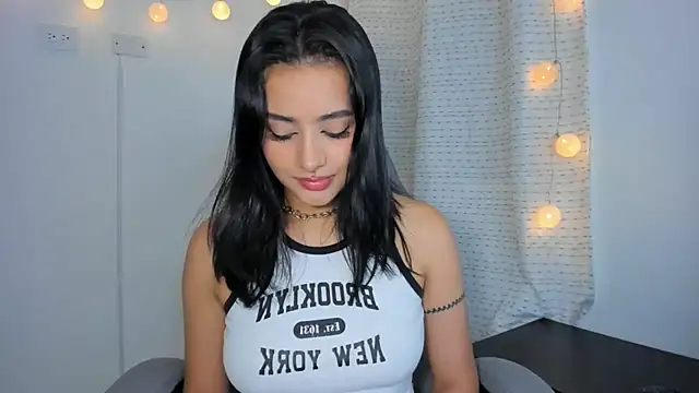 Snapshot of julia_strauns chatting on 12-14-24, 06:56 julia strauns online show from 12-14-24, 06:56