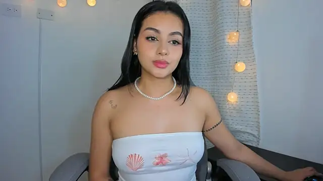 Snapshot of julia_strauns chatting on 12-18-24, 03:58 julia strauns online show from 12-18-24, 03:58