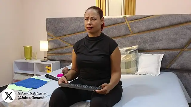 Julia Gomes online show from 03-02-25, 07:30