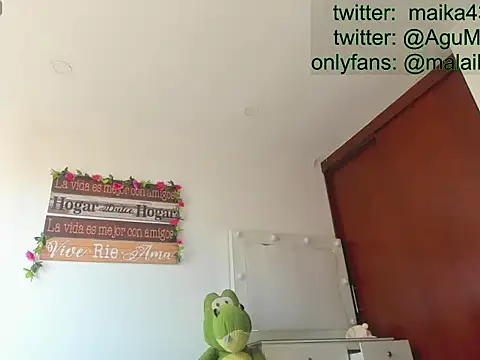 Snapshot of maika28 chatting on 04-10-26, 01:18 maika28 online show from 04-10-26, 01:18