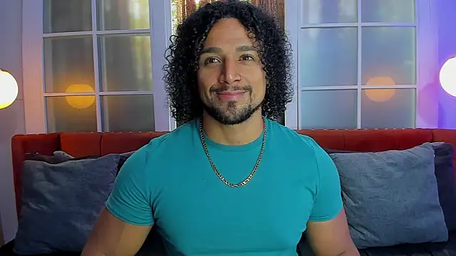 Snapshot of MikeEstevess chatting on 03-18-25, 04:29 MikeEstevess online show from 03-18-25, 04:29