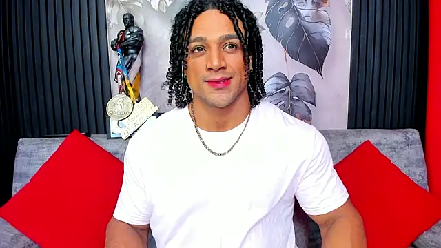Snapshot of MikeEstevess chatting on 10-10-25, 07:20 MikeEstevess online show from 10-10-25, 07:20