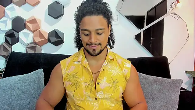 Snapshot of MikeEstevess chatting on 03-08-25, 12:30 MikeEstevess online show from 03-08-25, 12:30