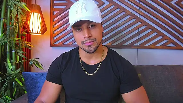 Snapshot of MikeEstevess chatting on 01-24-25, 03:43 MikeEstevess online show from 01-24-25, 03:43