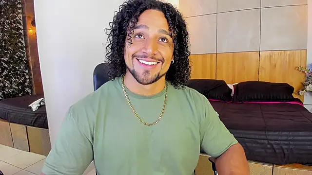 Snapshot of MikeEstevess chatting on 03-03-25, 11:46 MikeEstevess online show from 03-03-25, 11:46