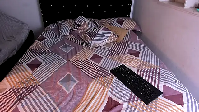 valerie luxe  online show from 04-29-26, 05:55