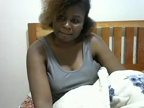 Snapshot of creamy_sweetlove chatting on 10-28-25, 07:13 creamy sweetlove online show from 10-28-25, 07:13