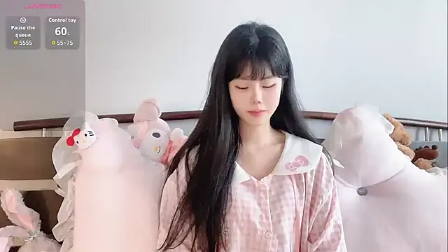 Qedgjwyz1 online show from 04-13-26, 10:41