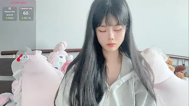 Qedgjwyz1 online show from 04-08-26, 11:28