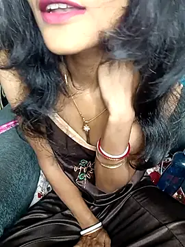 Snapshot of REVA_DARLING chatting on 02-25-25, 12:05 REVA DARLING online show from 02-25-25, 12:05