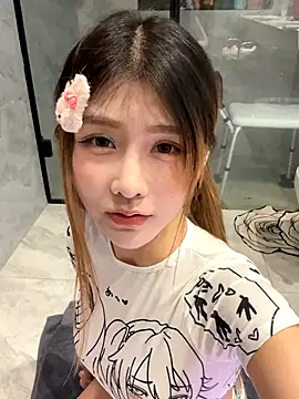 Snapshot of Momoever123456 chatting on 12-14-25, 01:49 Momoever123456 online show from 12-14-25, 01:49