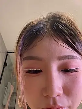 Snapshot of Momoever123456 chatting on 10-10-25, 02:18 Momoever123456 online show from 10-10-25, 02:18