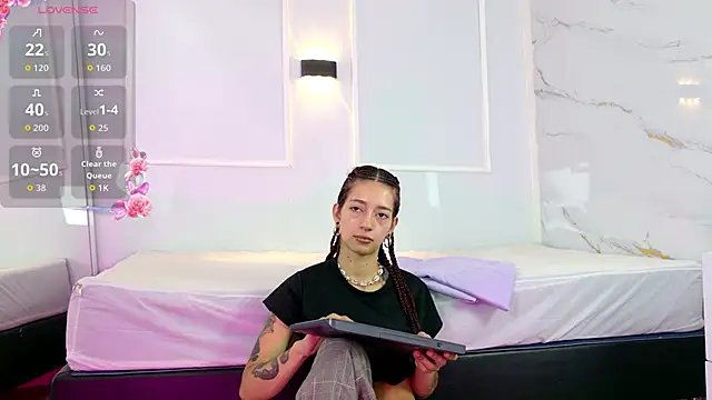 Snapshot of zorravioletta1 chatting on 05-27-26, 01:07 zorravioletta1 online show from 05-27-26, 01:07