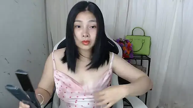 Snapshot of MiMi_0293 chatting on 10-20-25, 02:39 MiMi 0293 online show from 10-20-25, 02:39