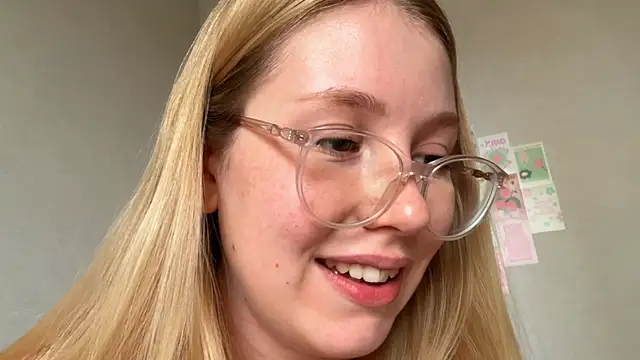 Snapshot of HoneyAudrey chatting on 10-02-25, 02:37 HoneyAudrey online show from 10-02-25, 02:37
