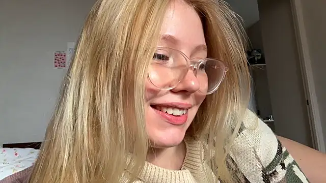 Snapshot of HoneyAudrey chatting on 09-14-25, 02:34 HoneyAudrey online show from 09-14-25, 02:34