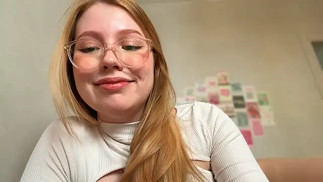 HoneyAudrey online show from 04-21-26, 02:25