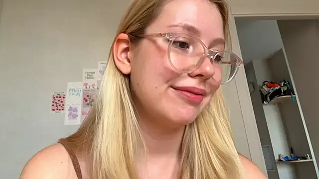 Snapshot of HoneyAudrey chatting on 09-11-25, 02:22 HoneyAudrey online show from 09-11-25, 02:22
