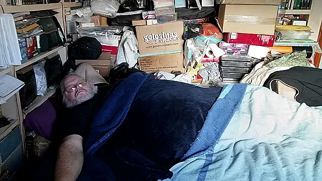 hadeszeuss2 online show from 01-12-26, 02:57