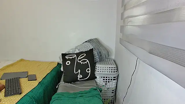 NaughtyKelly28 online show from 04-18-26, 05:54
