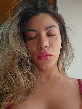 Karen San Miguel online show from 12-05-25, 03:21