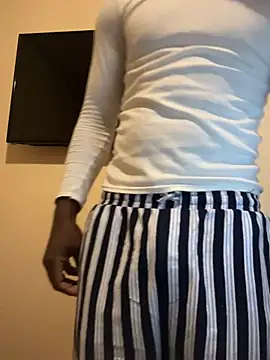 Snapshot of BiggieSmxll chatting on 06-18-26, 04:22 BiggieSmxll online show from 06-18-26, 04:22