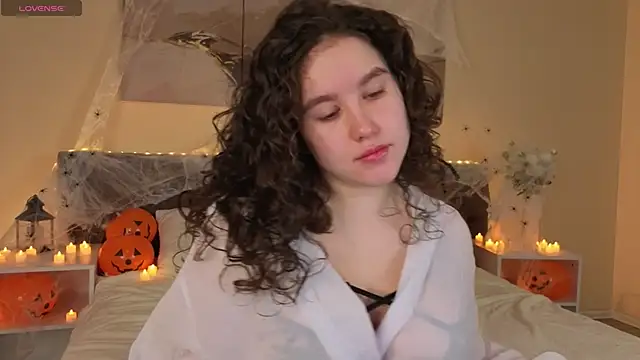 Ariella Sol online show from 10-30-25, 01:04