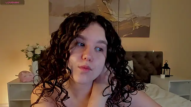 Snapshot of Ariella_Sol chatting on 07-20-26, 01:02 Ariella Sol online show from 07-20-26, 01:02