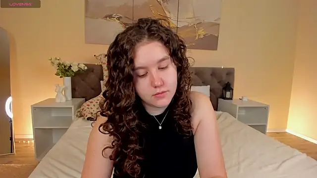 Snapshot of Ariella_Sol chatting on 06-04-26, 12:48 Ariella Sol online show from 06-04-26, 12:48