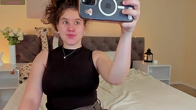 Snapshot of Ariella_Sol chatting on 07-02-26, 01:06 Ariella Sol online show from 07-02-26, 01:06