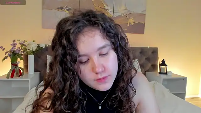 Snapshot of Ariella_Sol chatting on 06-15-26, 01:06 Ariella Sol online show from 06-15-26, 01:06