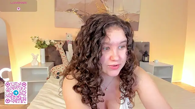 Snapshot of Ariella_Sol chatting on 06-08-26, 01:11 Ariella Sol online show from 06-08-26, 01:11